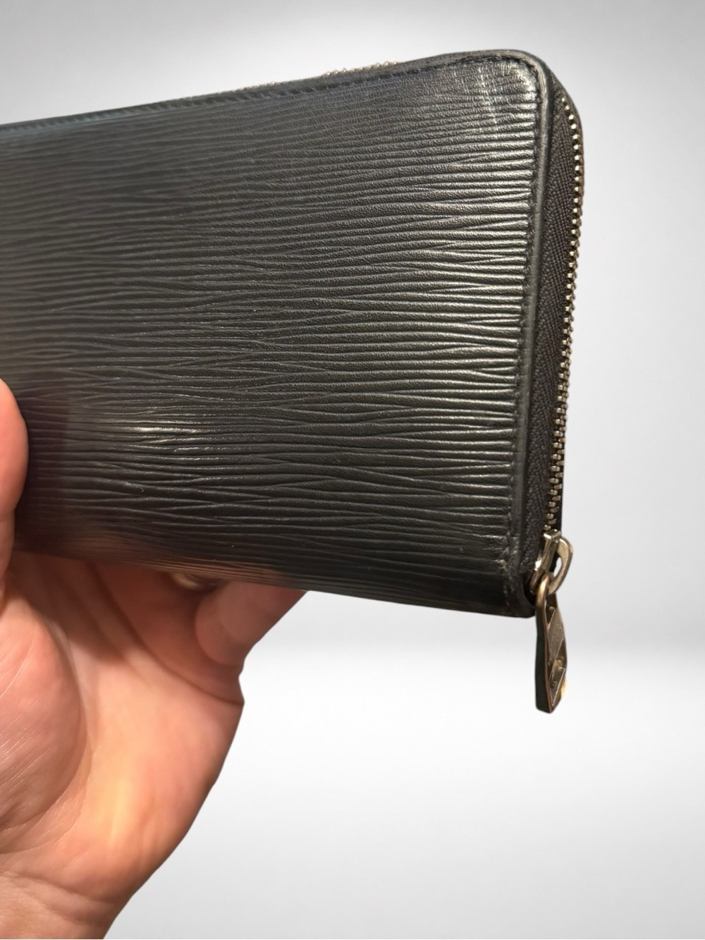 Louis Vuitton Authentic Zippy Wallet Black Epi Leather Travel Organizer - Picture 7 of 16